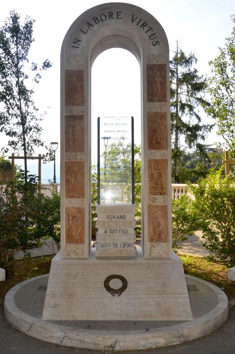 onumento ai Caduti sul Lavoro © Stefano Viti.jpg 